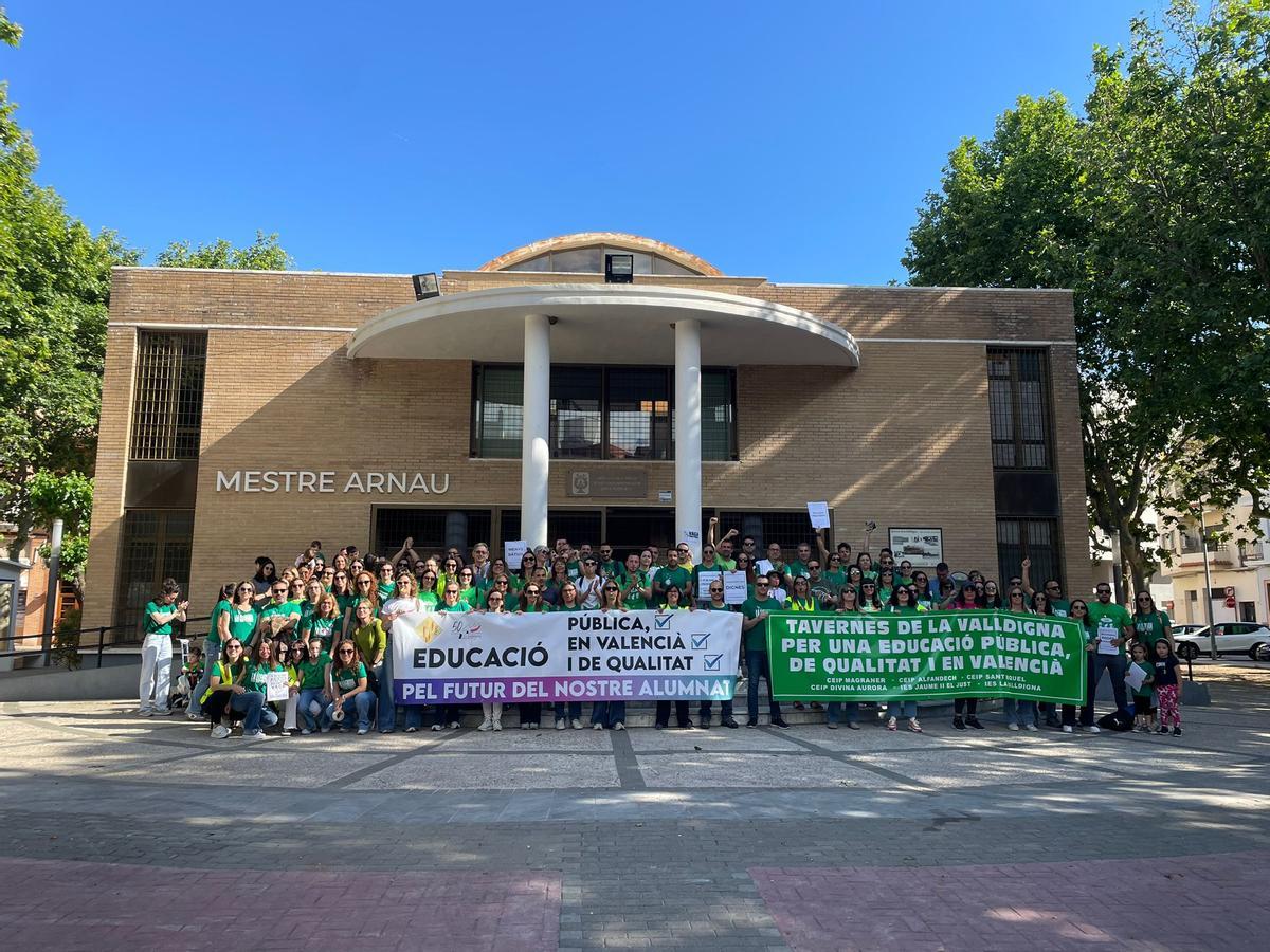 Los docentes de Tavernes de la Valldigna toman las calles