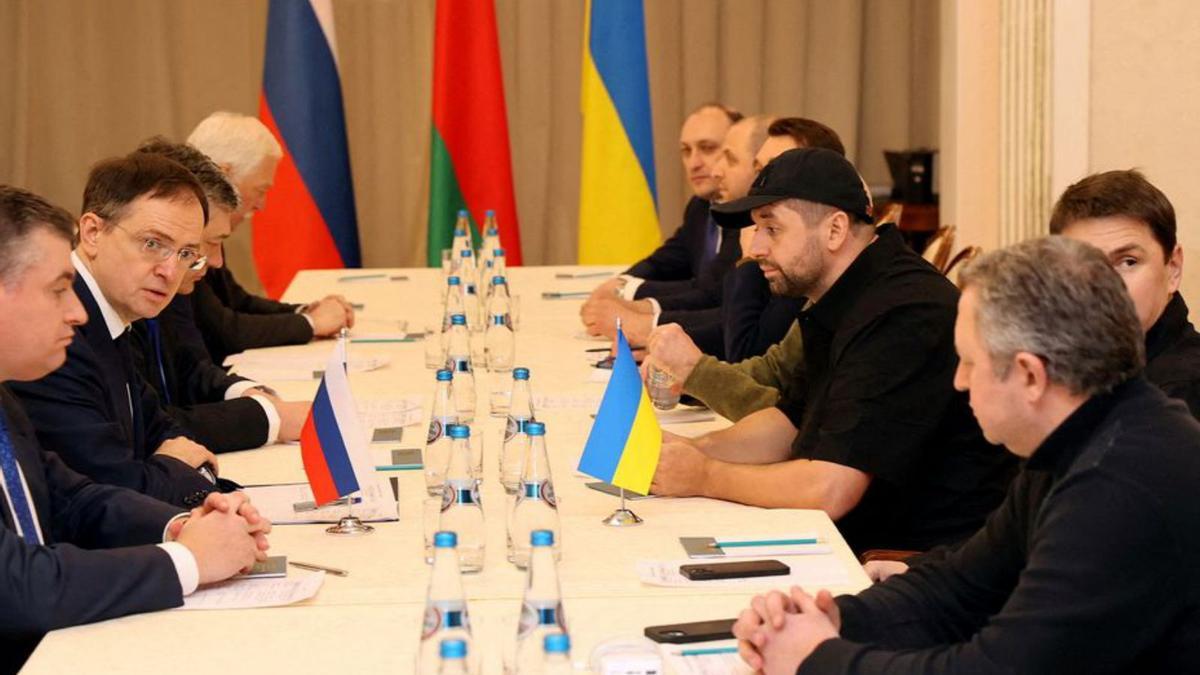 Les delegacions russa i ucraïnesa reunides a Bielorússia. | REUTERS