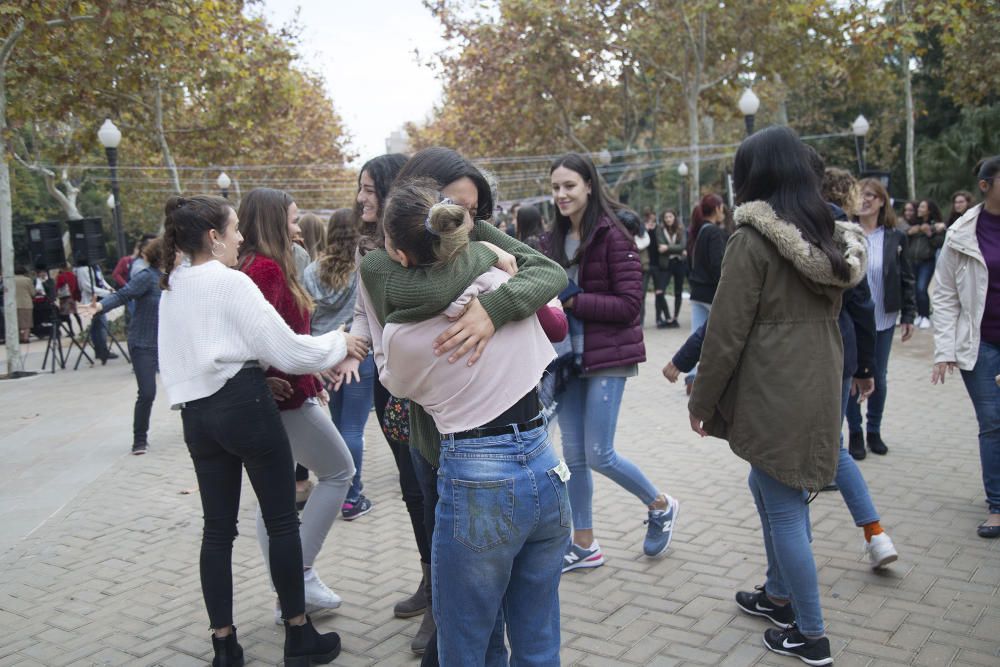 Castelló cubre el Passadís de les Arts con mandalas de lana