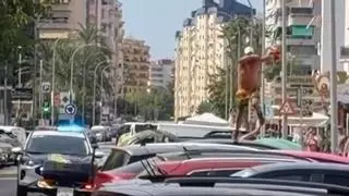 Detenido un gorrilla tras robar a la Policía Local y ser perseguido por la playa de Gandia
