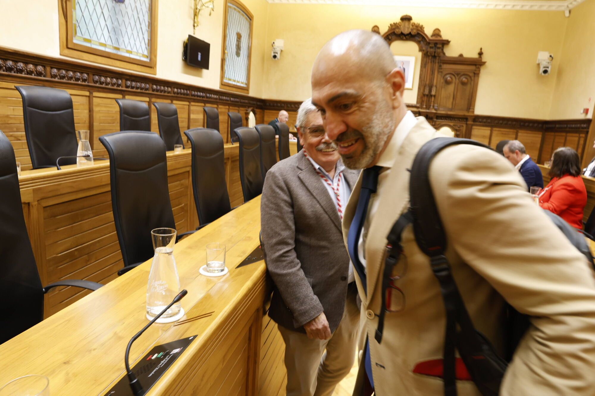 EN IMÁGENES: Gijón honra a sus vecinos ejemplares, ahora sí, tras la interrupción provocada por el apagón