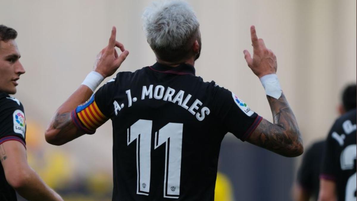 Morales celebra el gol contra el Cádiz