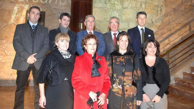 La familia Rodríguez. Detrás, de izquierda a derecha, Juan Rodríguez Alonso, Gerardo Rodríguez Alonso, Gerardo Rodríguez Rodríguez, Juan Rodríguez y Luis Rodríguez. Delante, Dolores Rodríguez, Mari Cruz Alonso, Eva Rodríguez y Sonia Rodríguez.