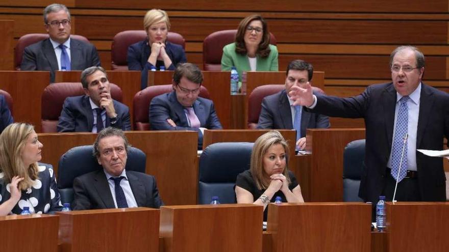 Herrera, en un momento de su intervención, ayer, en el Pleno.