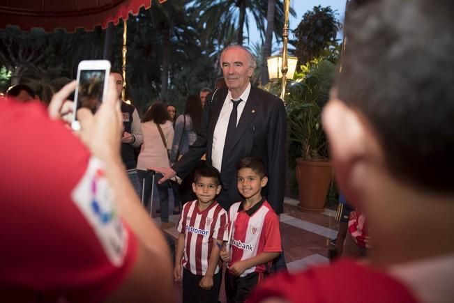 Llegada del Athletic de Bilbao al Hotel Santa ...