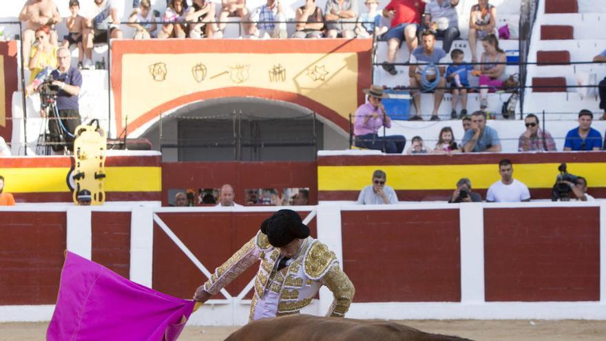 Filiberto rematando con el capote.