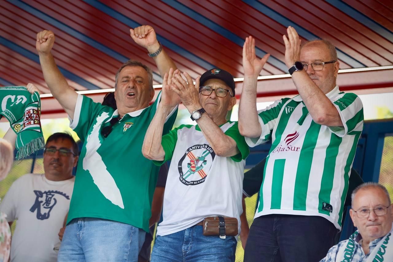 Barcelona B-Córdoba CF | La afición cordobesista, en imágenes