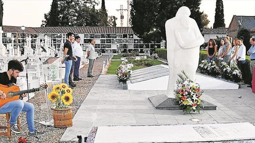 homenaje en la fosa común en el 83 aniversario de los fusilamientos del 36