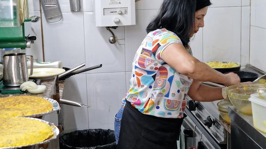 22 años haciendo hasta 50 tortillas al día en apenas 6 metros cuadrados