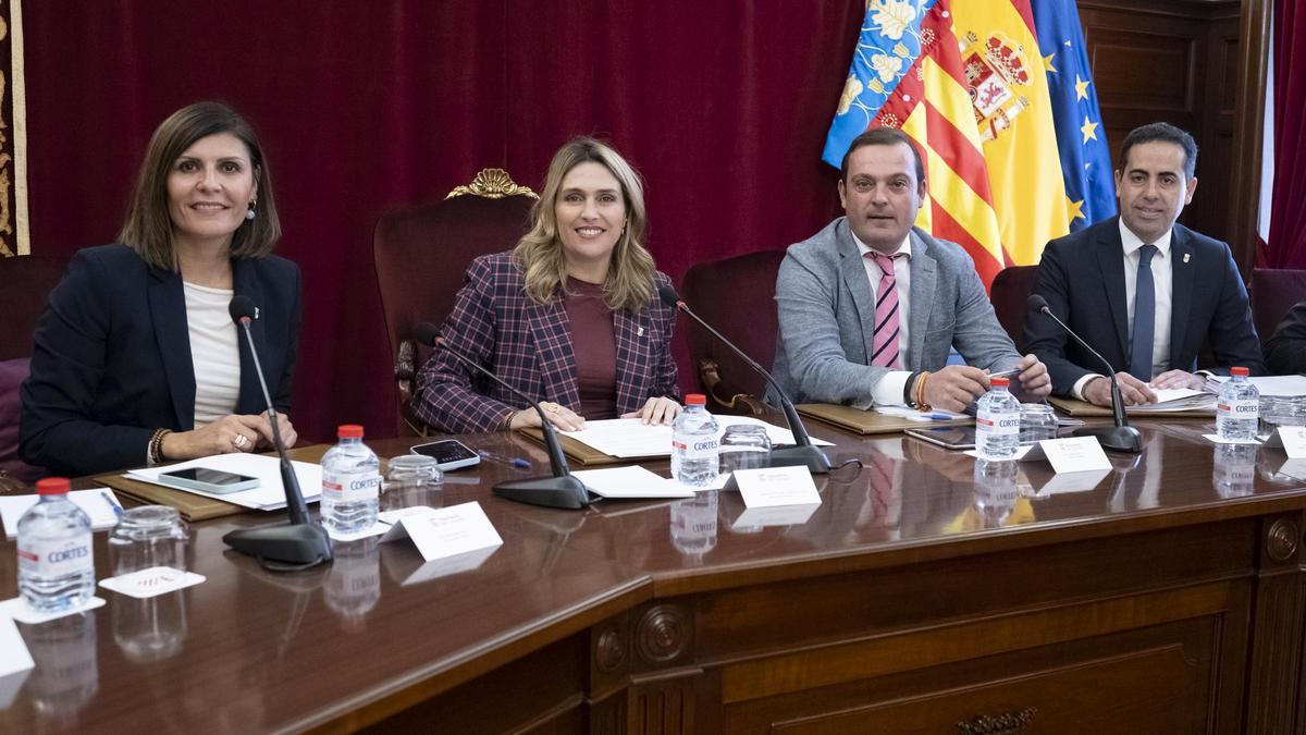 Marta Barrachina, junto a los vicepresidentes de la Diputación.