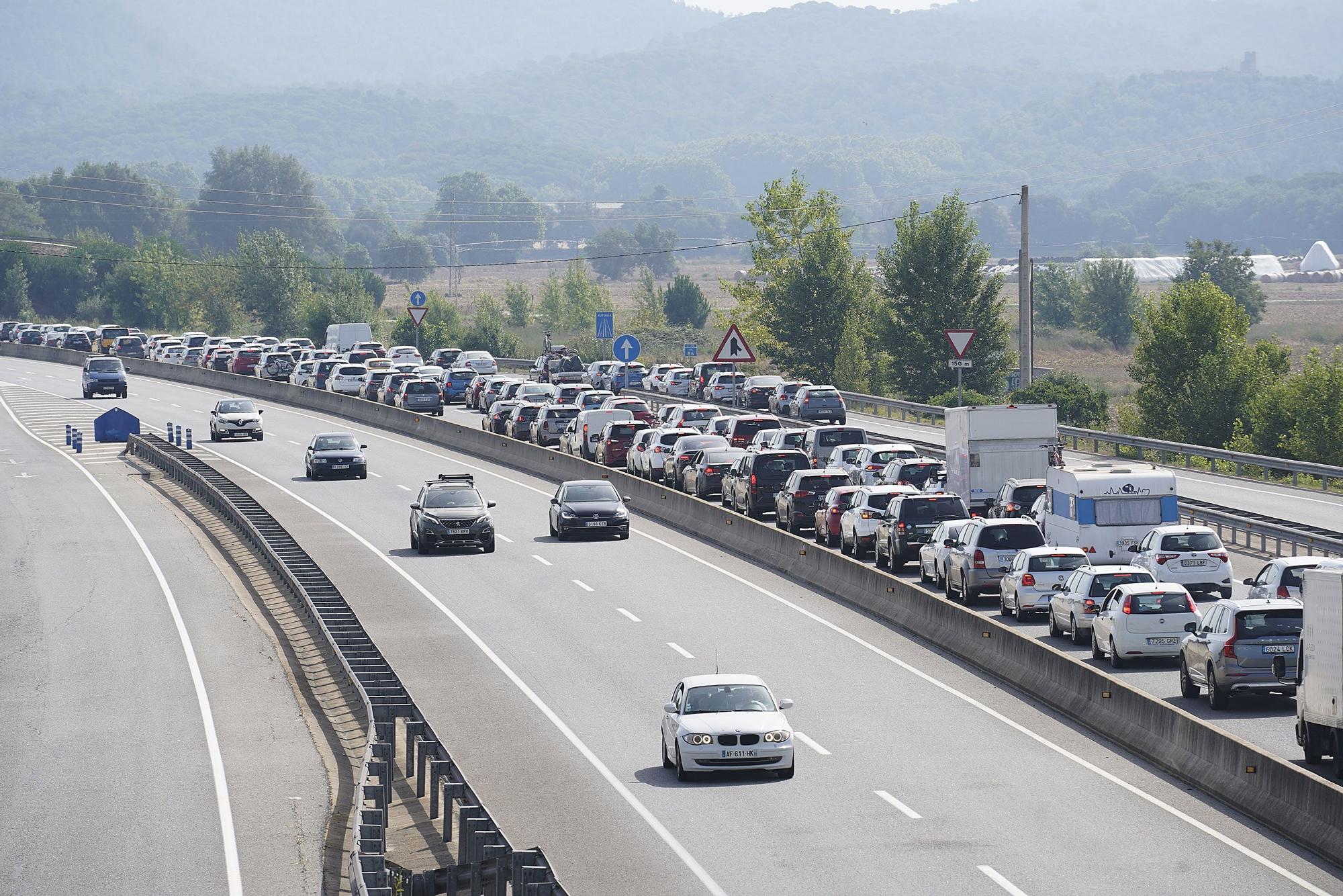 Cues a l'accés a la Costa Brava, a Vidreres