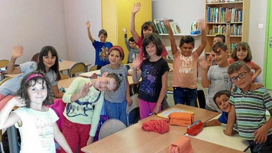 Grup de nens i nenes de l&#039;escola Jordi Pere Cerdà