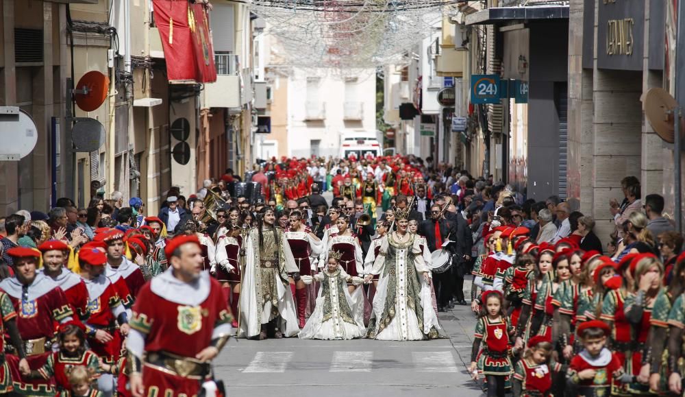 Desfile de Honor y Misa en los Moros y Cristianos de Petrer