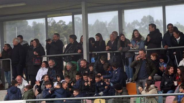 Las aficiones disfrutaron del fútbol en A Senra.