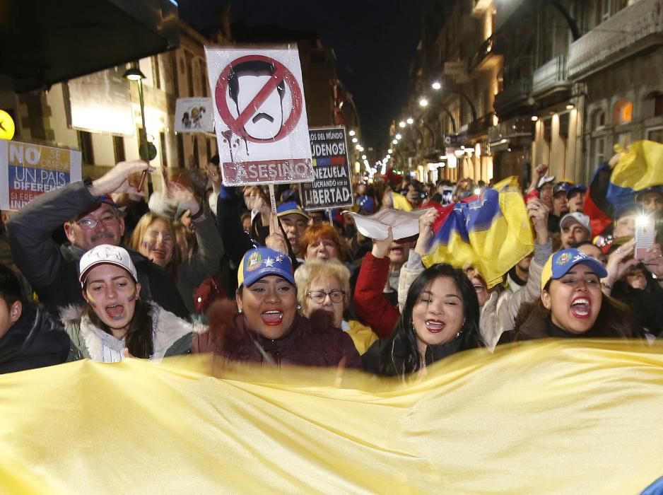 Los manifestaciones se reunieron en la farola de Urzáiz