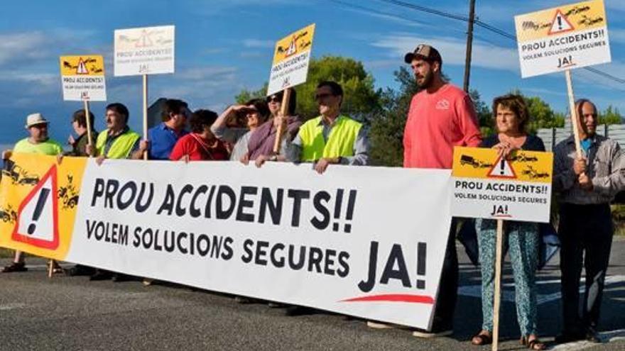 Manifestació, diumenge, a la cruïlla entre l&#039;N-260 i la variant d&#039;Ordis.