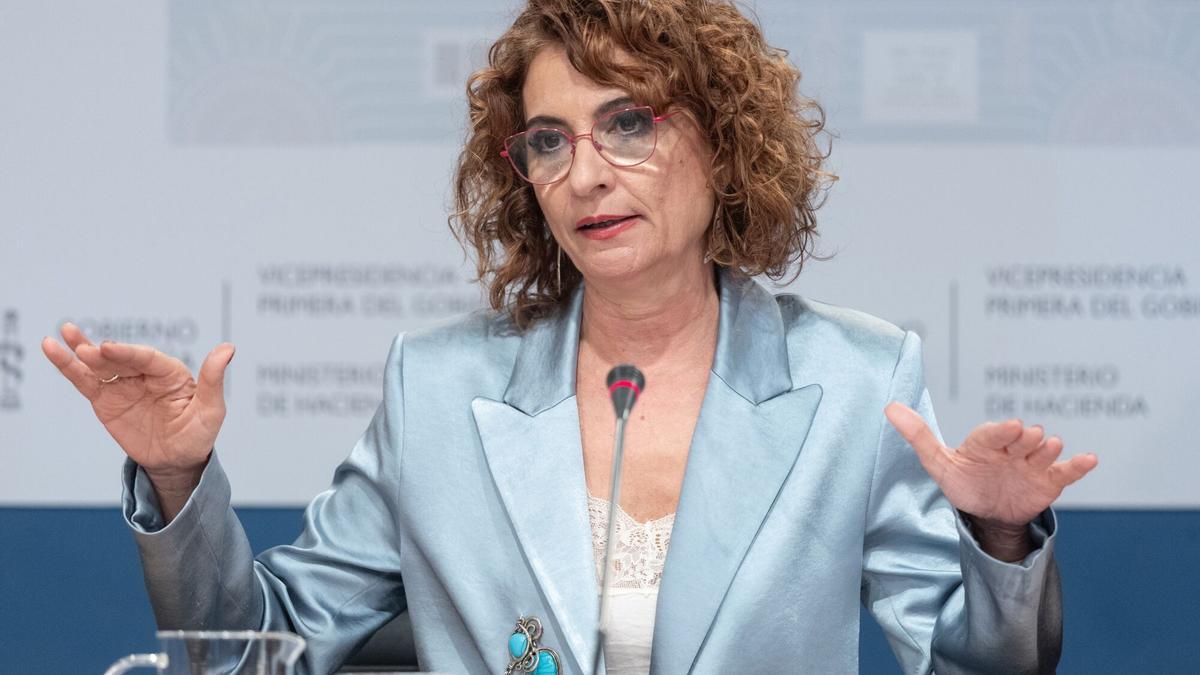 La vicepresidenta primera y ministra de Hacienda, María Jesús Montero, durante una rueda de prensa, en el Ministerio de Hacienda.