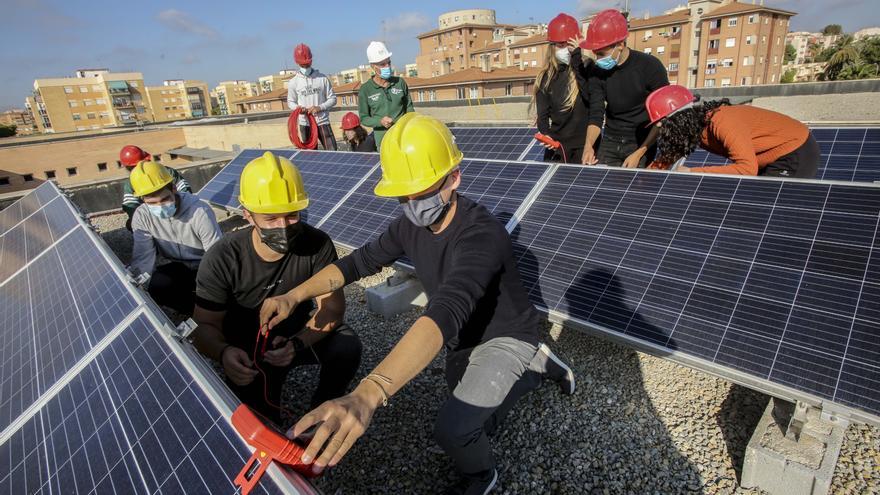 El ultimátum europeo hace inviable un acuerdo del Botànic en renovables