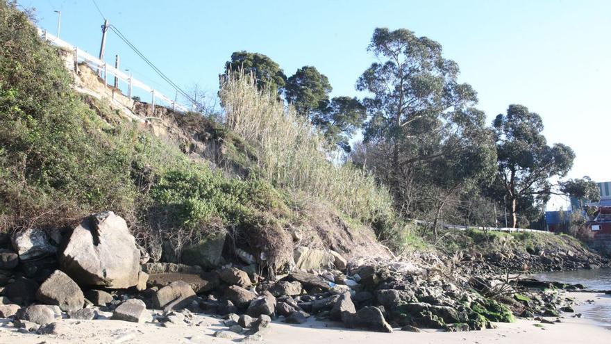 El Puerto reconstruirá el talud de O Cocho que lleva derrumbado en el arenal desde marzo de 2022