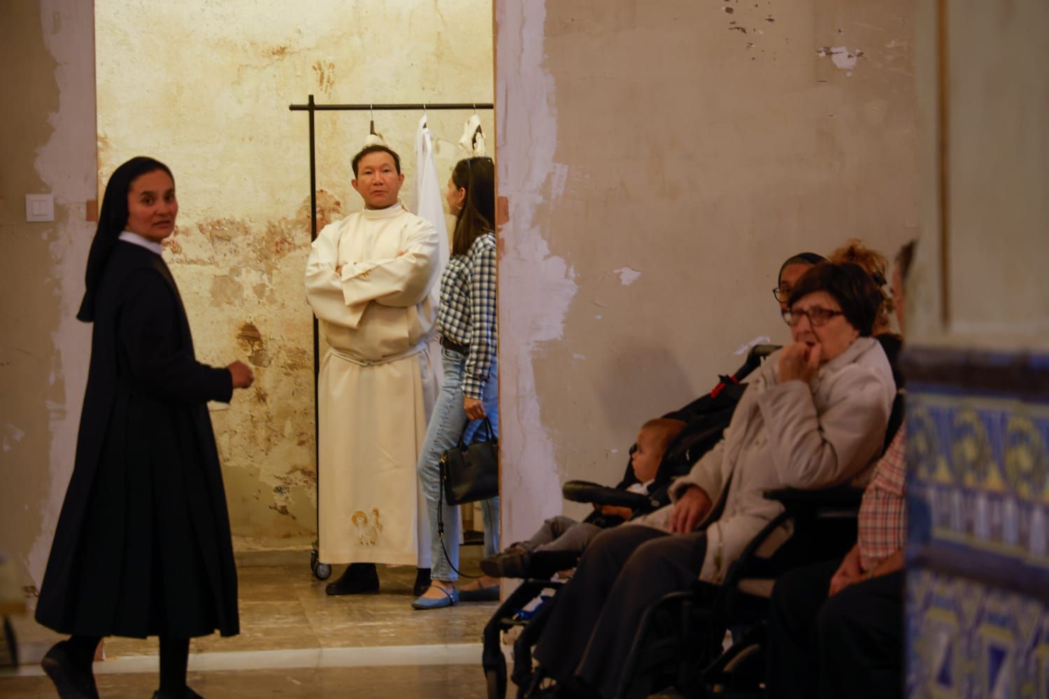 Primera misa en la parroquia de Picanya tras el paso de la dana