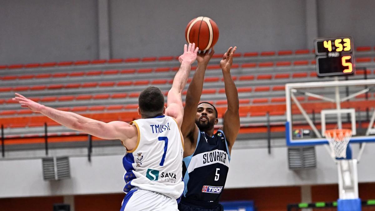David DeJulius, en su primer partido con la selección de Eslovenia