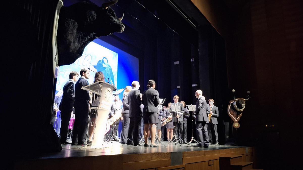 En la gala estrenaron el nuevo pasodoble.