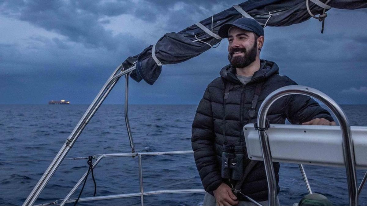 El fotógrafo y divulgador marino David Jara, al timón.