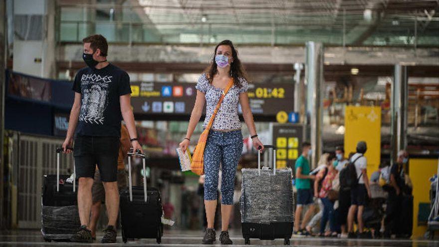 Llegada de turistas a Tenerife.