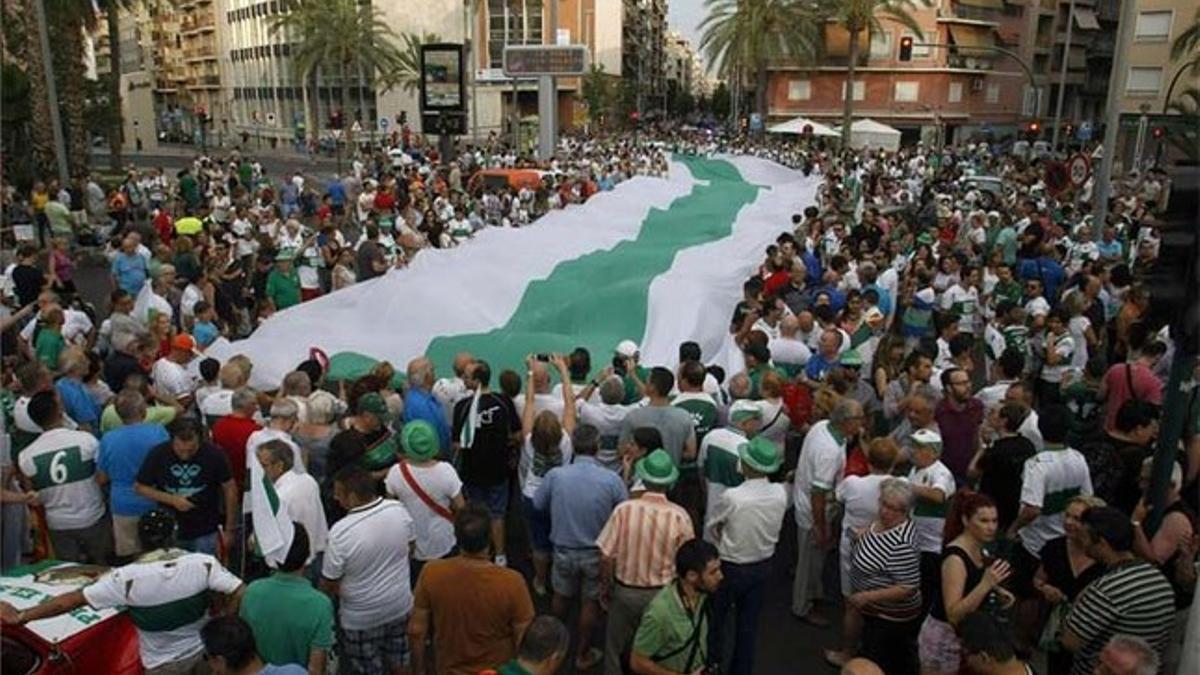 Manisfestación en contra del descenso administrativo del Elche