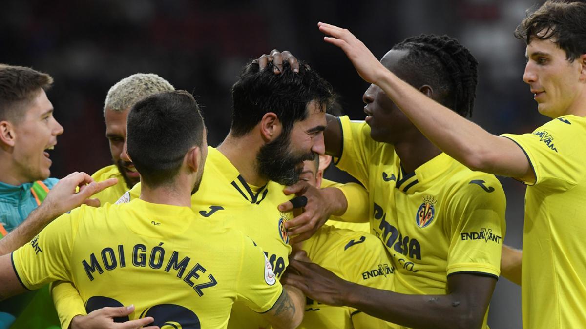 Los jugadores del Villarreal celebran un gol