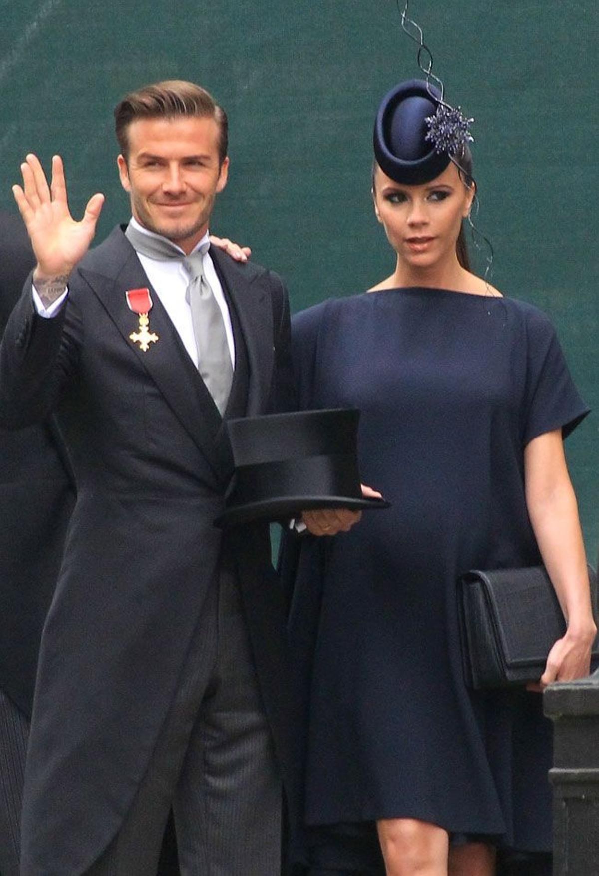 Detalle del look de Victoria Beckham embarazada en la boda de Guillermo y Kate Middleton