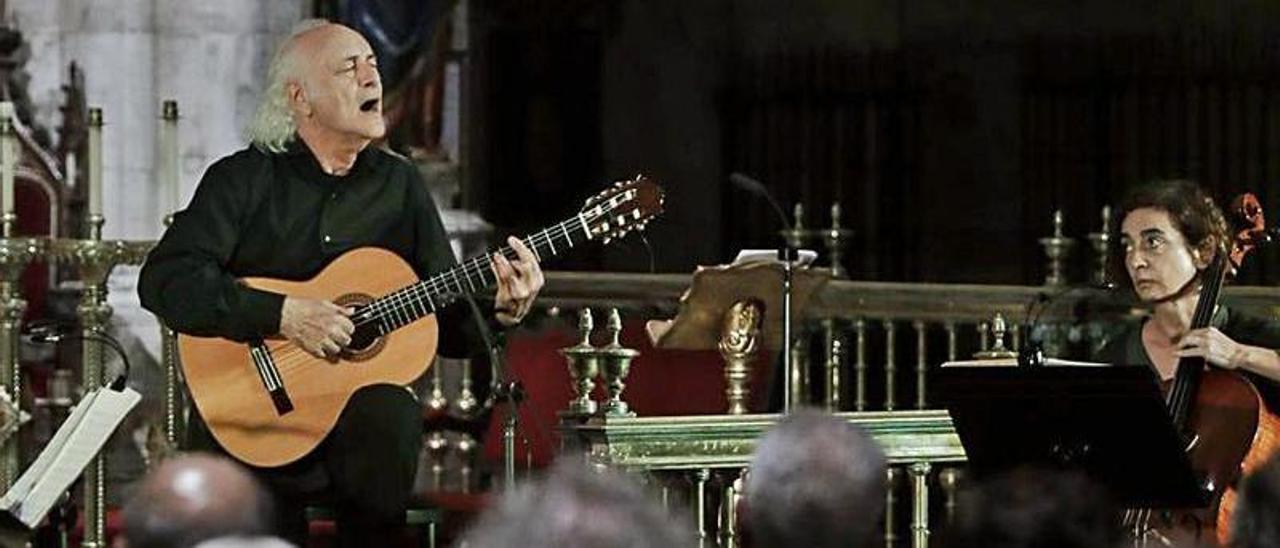 Amancio Prada y Mariana Cores, durante el concierto de ayer. | Julián Rus