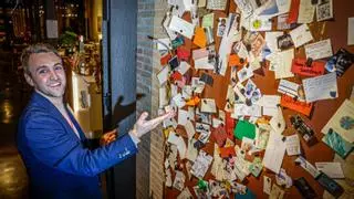 El mural para ‘singles’ de Barcelona: cómo ligar en una papelería