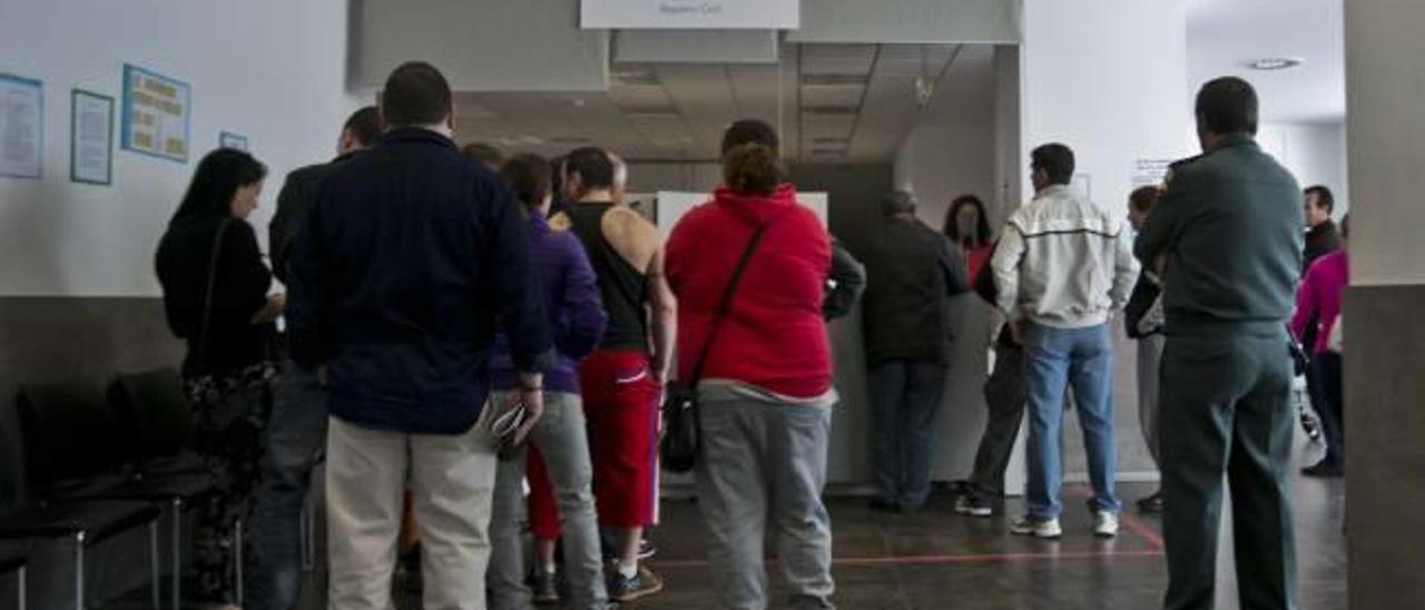 El Registro Civil de Elche, que se ubica en la Ciudad de la Justicia y que cada día recibe la visita de decenas de usuarios.