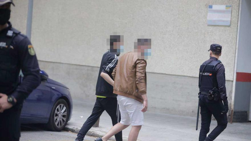 La violencia de los manifestantes de Palma contra el toque de queda y las restricciones sorprendió a la Policía