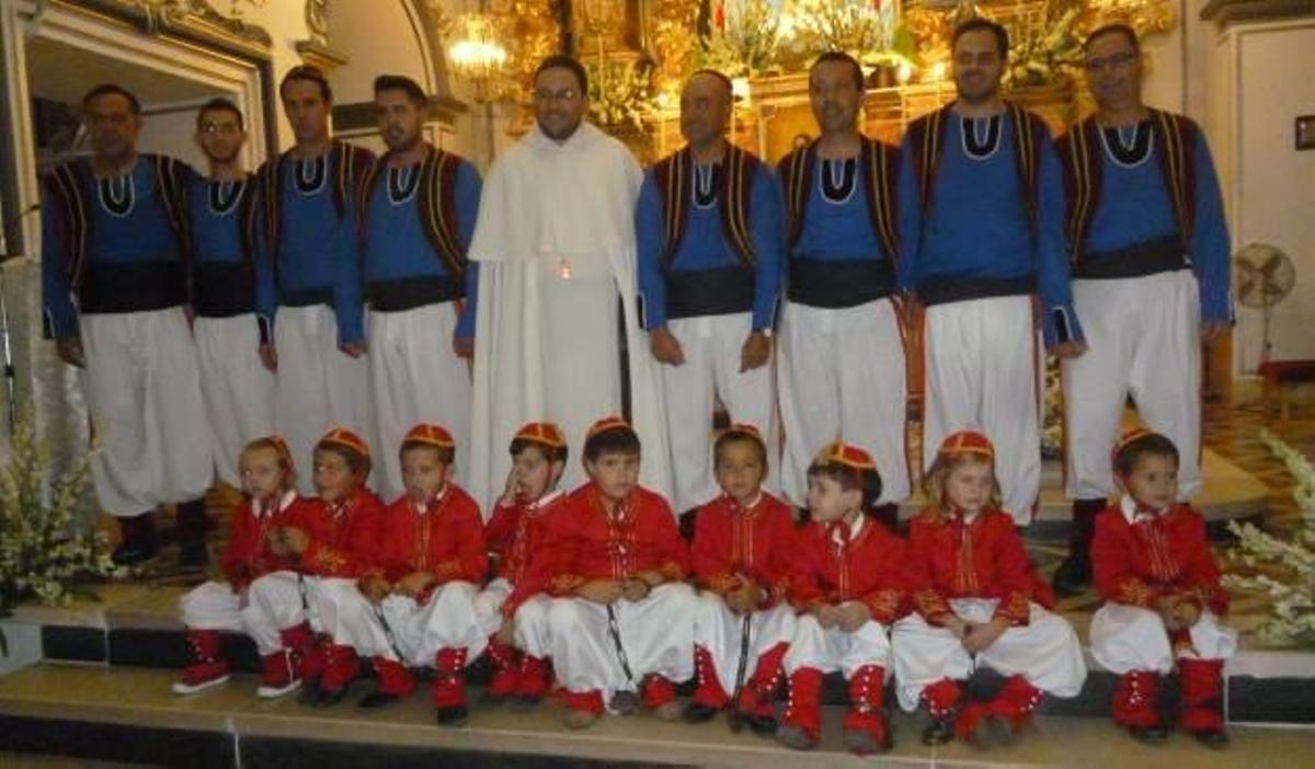 El padre mercedario, Manuel Antonio Anglés, con los «turquets».