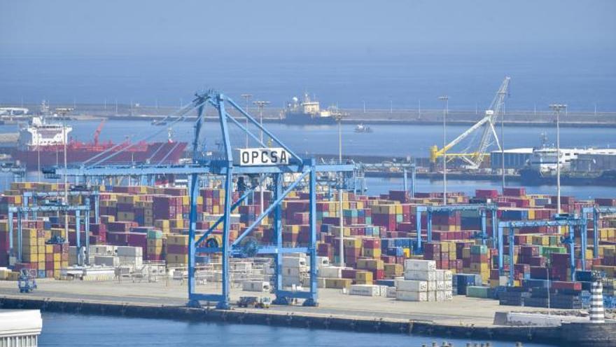 Imagen de la terminal de contenedores de Opcsa en el puerto capitalino.