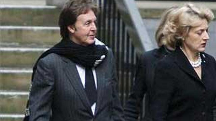 La ex de Paul McCartney se niega a firmar su &quot;silencio&quot; tras el divorcio