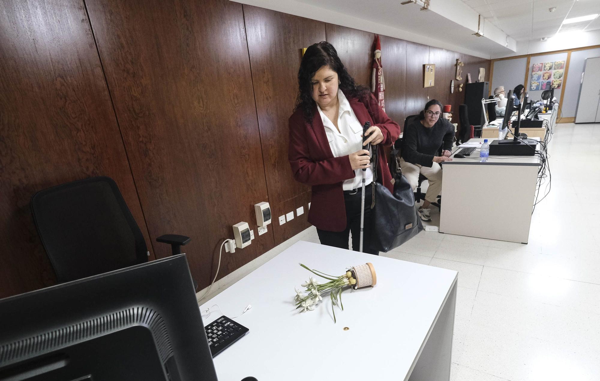 Mifaya Sánchez, con discapacidad visual, trabaja en el Ayuntamiento de Telde