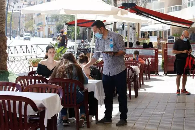 La actividad de la hostelería en Ibiza se prolonga hasta las dos de la madrugada