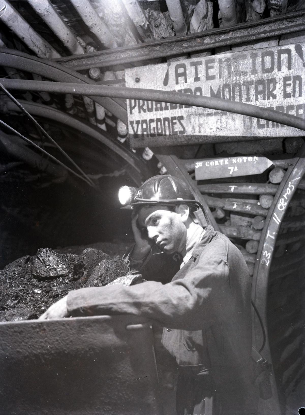 El Pueblu d'Asturies inaugura una exposición fotográfica de Mario Pascual (en imágenes) El Pueblu d'Asturies inaugura una exposición fotográfica de Mario Pascual (en imágenes)