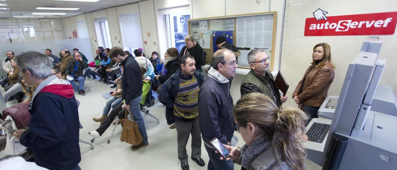 El Consell paga hasta 17.800 euros a entidades públicas que contraten a jóvenes cualificados