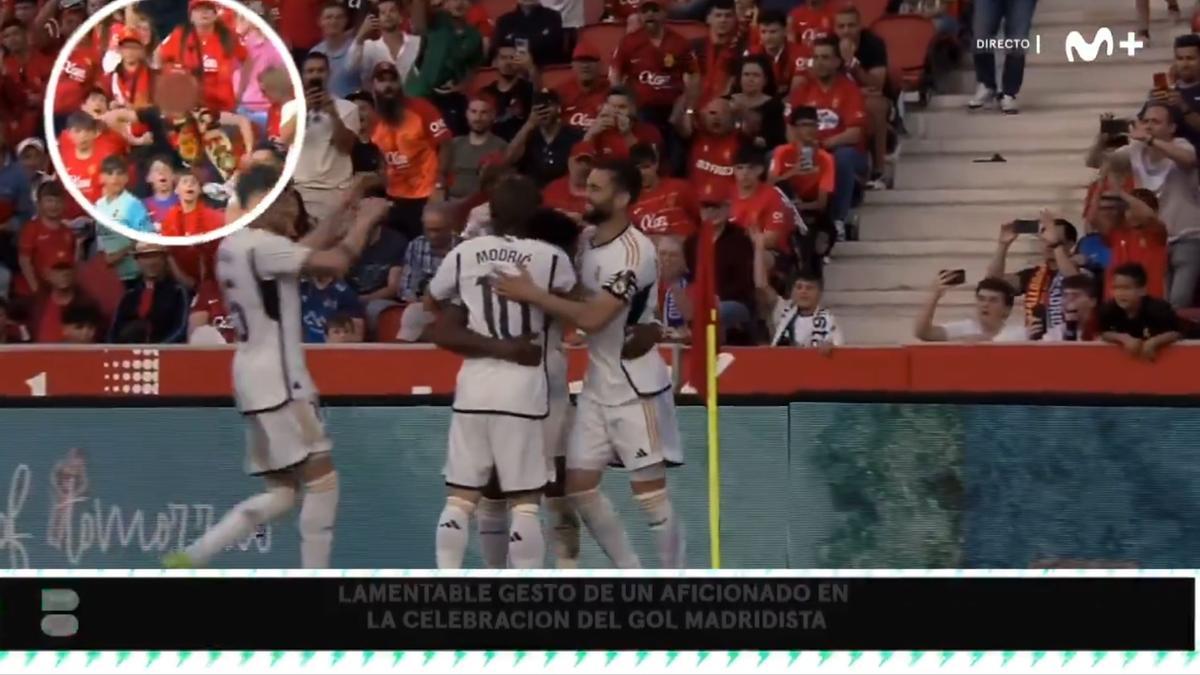 Un aficionado del Real Mallorca realiza gestos racistas en Son Moix tras el gol de Thouaméni