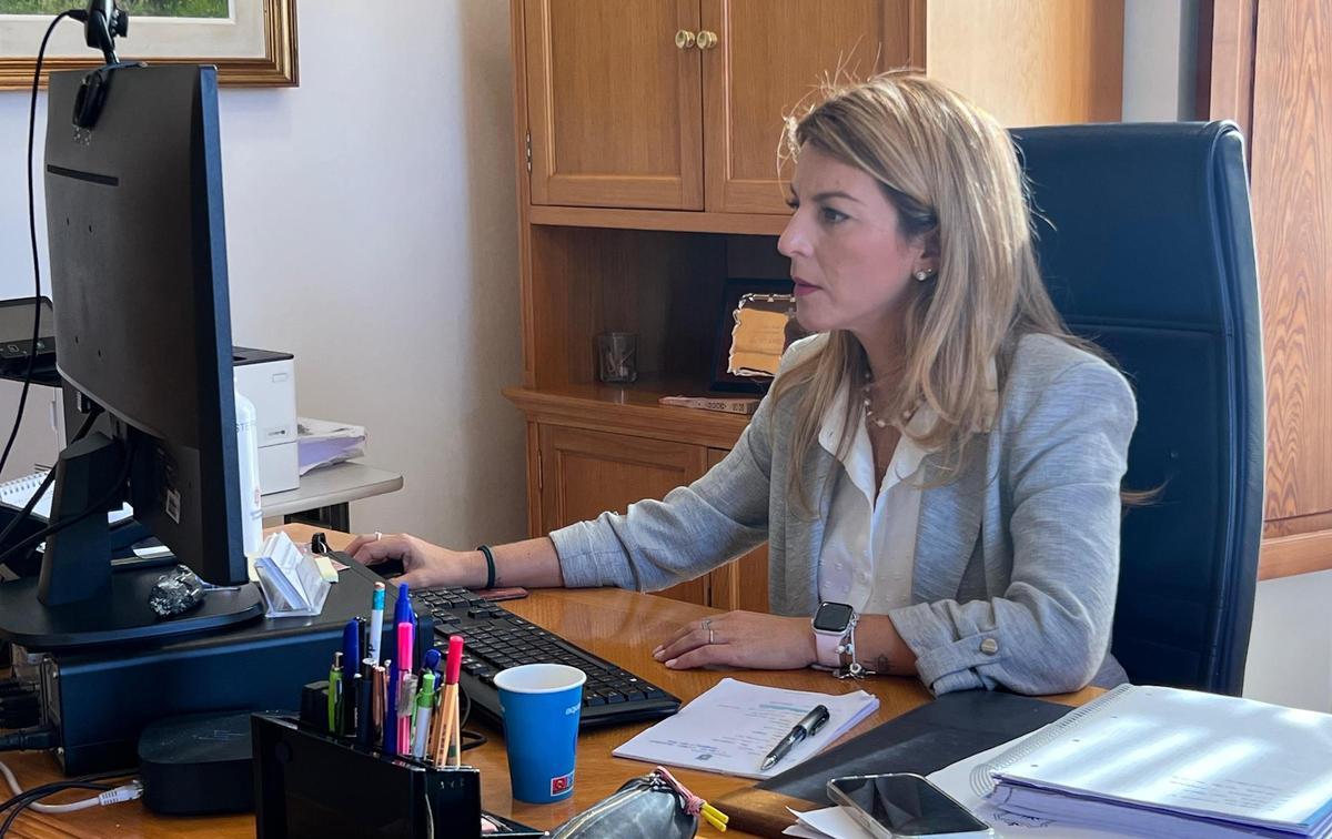 La alcalesa de Andratx Estefanía Gonzalvo explica los beneficios de Patis Oberts.