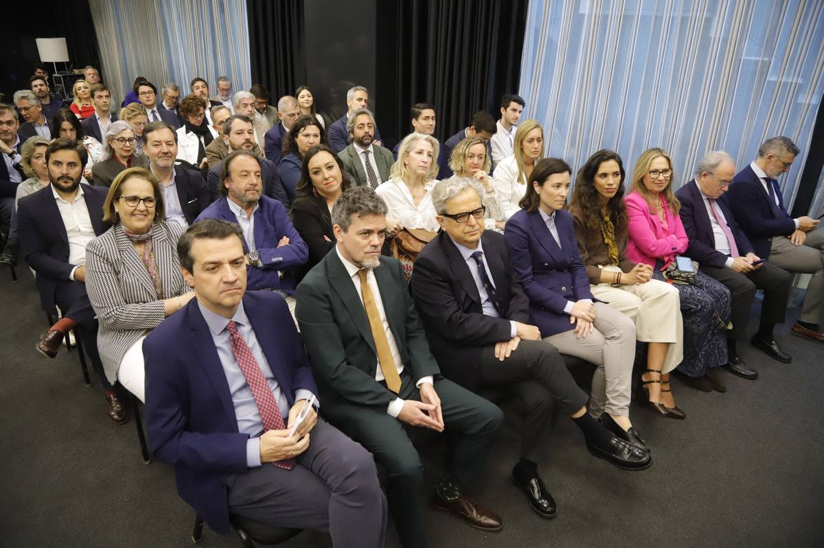 A.J.González Córdoba Foro Conecta Hotel Eurostars Palace (sala Manolete), acto sobre el Día del Emprendimiento Los integrantes definitivos serán: Paco Morales, chef de Restaurante Noor Esther Capitán, presidenta de AJE Córdoba Pablo López, CEO y cofundador de la marca de moda masculina Silbon Clara Fernández Muñoz, empresaria y farmacéutica