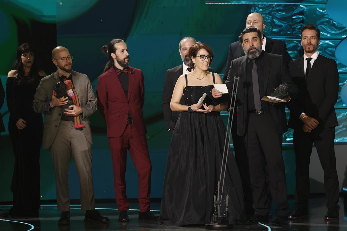 El director Carlos Fernández de Vigo y su equipo ganan el Goya al mejor corto de animación por Cafuné.jpg