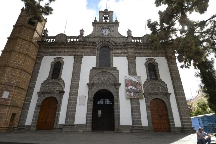 LA VIRGEN DEL PINO SIN SU MANTO. TEROR SE ...