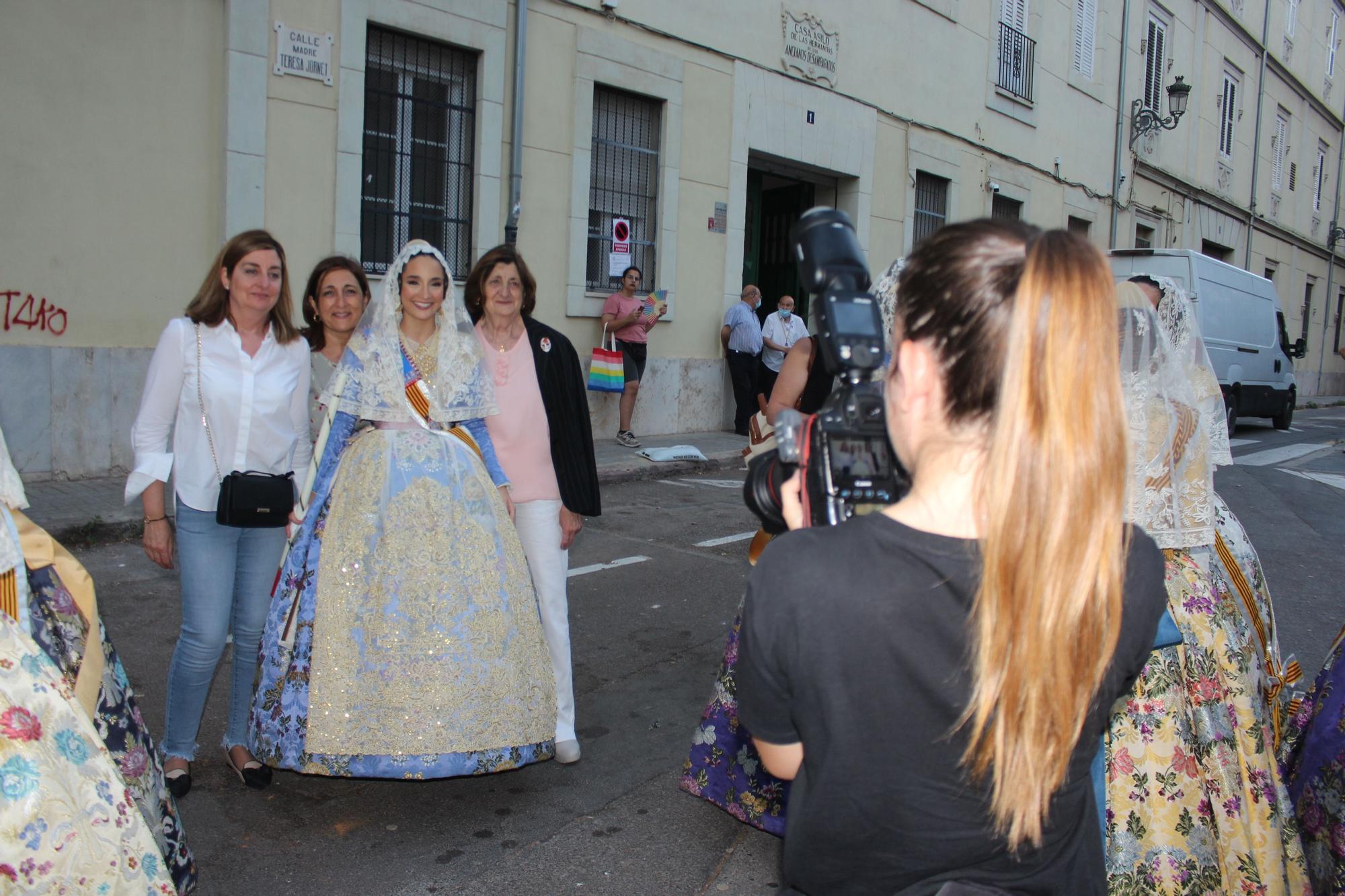 Carmen, Nerea, las cortes y las fallas de Zaidía acompañan al Cristo de la Fe