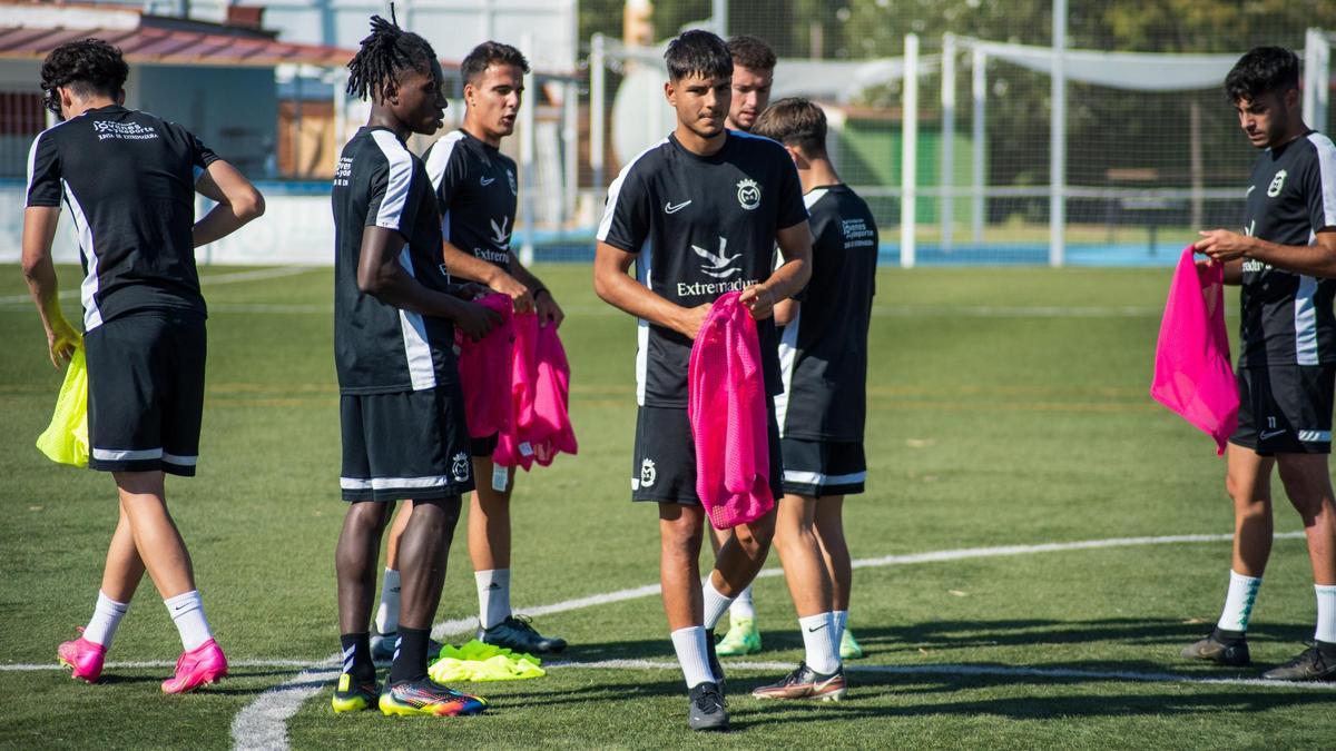 Uno de los últimos entrenamientos de la semana en Montijo