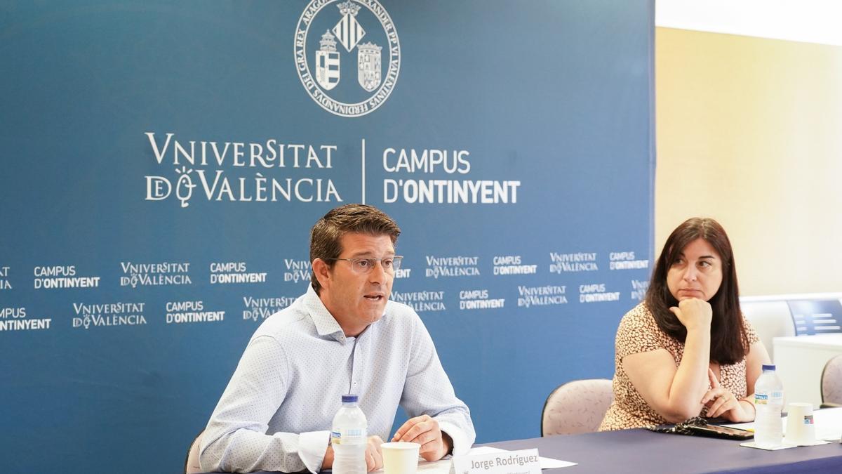 El alcalde de Ontinyent en un acto de la Universitat de València en Ontinyent.